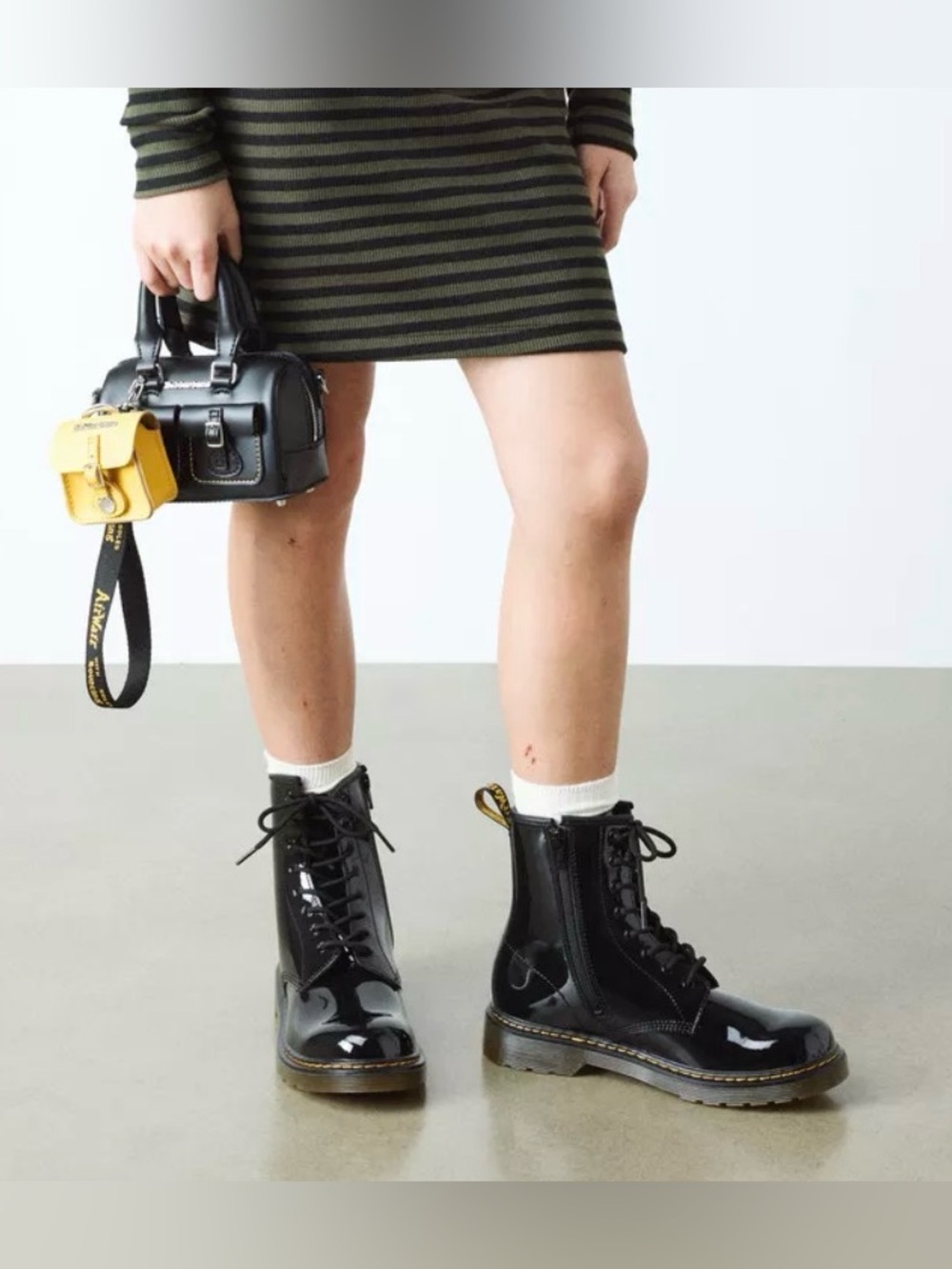 Dr. Martens Black YOUTH 1460 PATENT LEATHER LACE UP Combat BOOTS